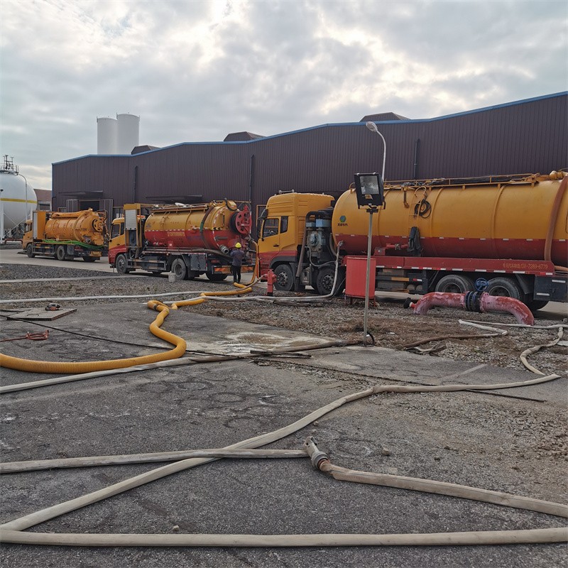 东路镇污水池清理