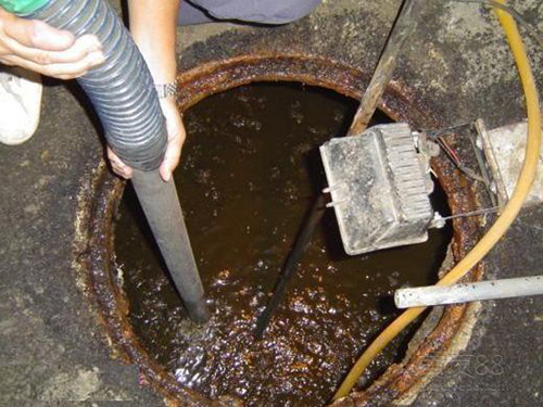 东路镇隔油池清理