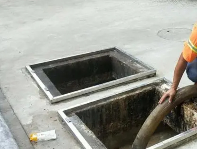 东路镇化粪池清理